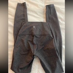 Never worn Lululemon leggings.